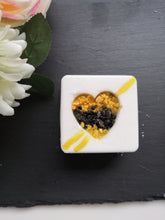 Load image into Gallery viewer, Bumblebee jasper foaming bath bomb
