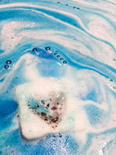 Load image into Gallery viewer, Blue agate bath bomb
