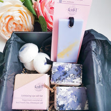 Load image into Gallery viewer, Personalised pamper gift box
