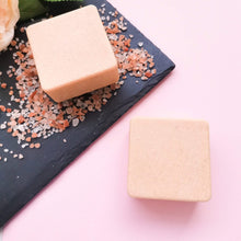 Load image into Gallery viewer, Peppermint Exfoliating Spa Salt Bar
