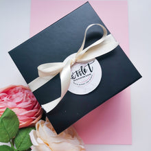 Load image into Gallery viewer, Personalised pamper gift box
